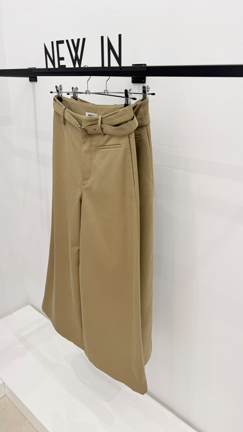 Pantalón taupe cinturón