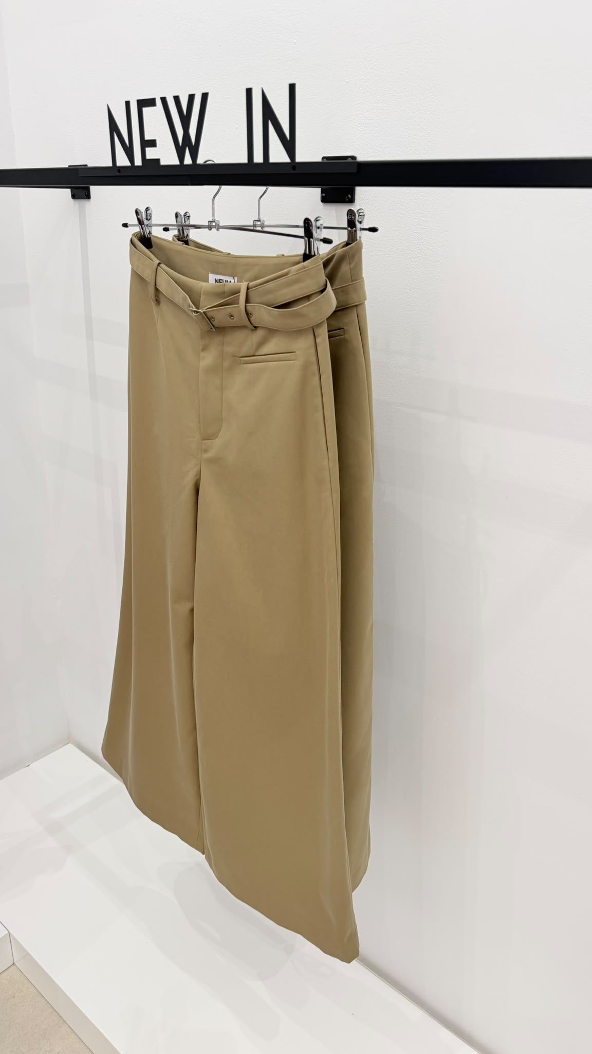 Pantalón taupe cinturón