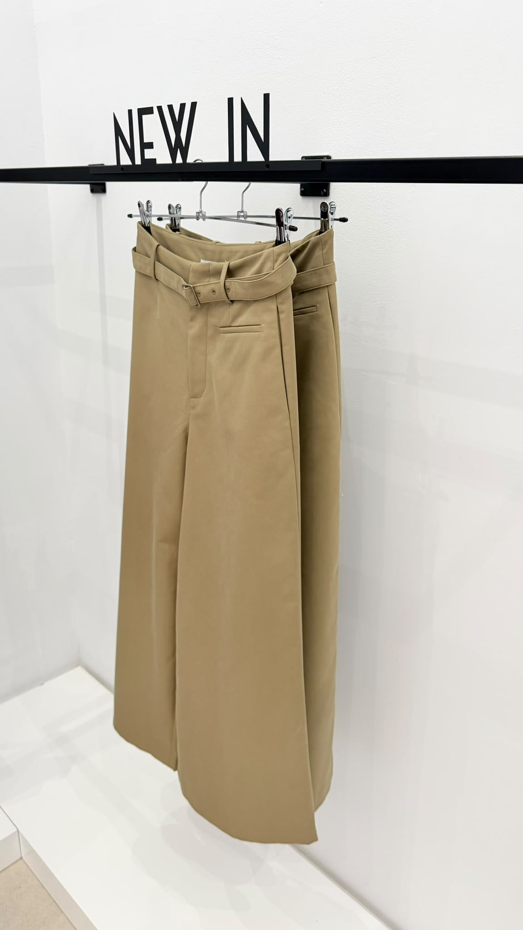 Pantalón taupe cinturón