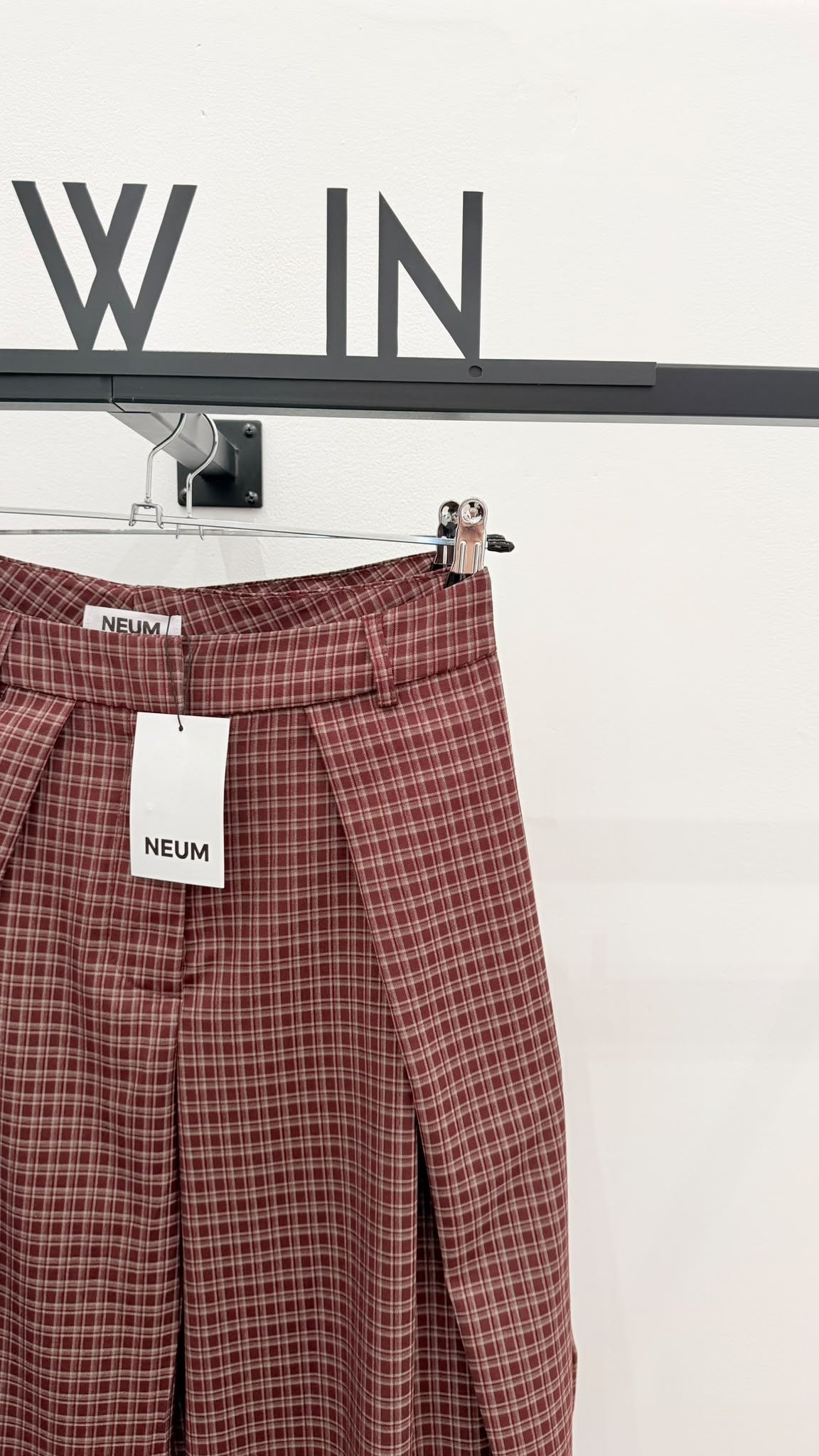 Pantalón pinza cuadro burdeos