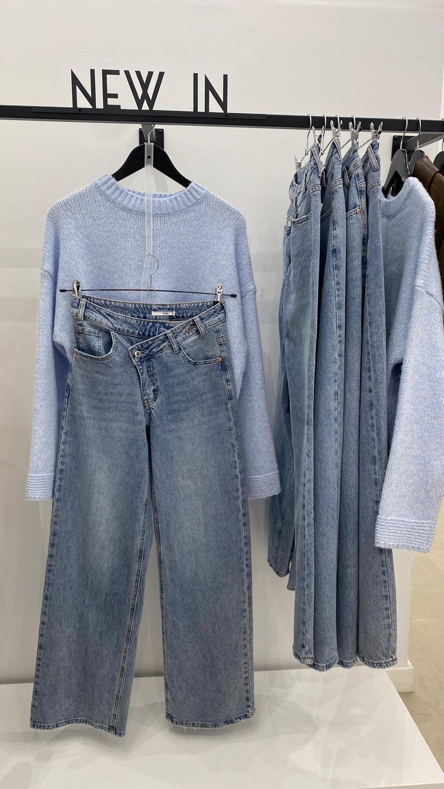 Jeans straight tiro alto cintura cruzada