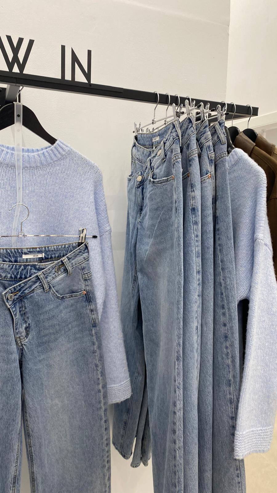 Jeans straight tiro alto cintura cruzada