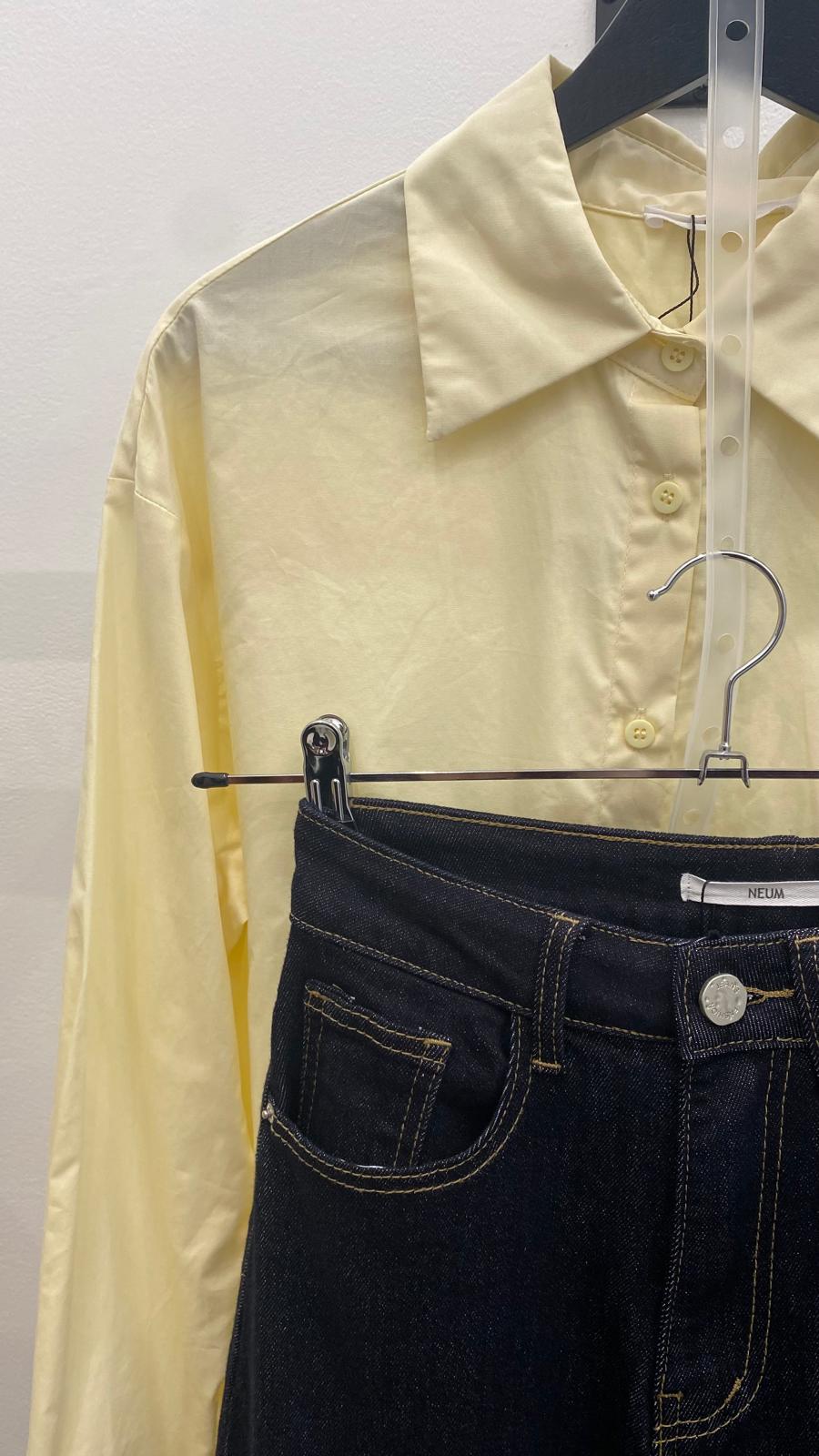 Camisa amarillo mantequilla