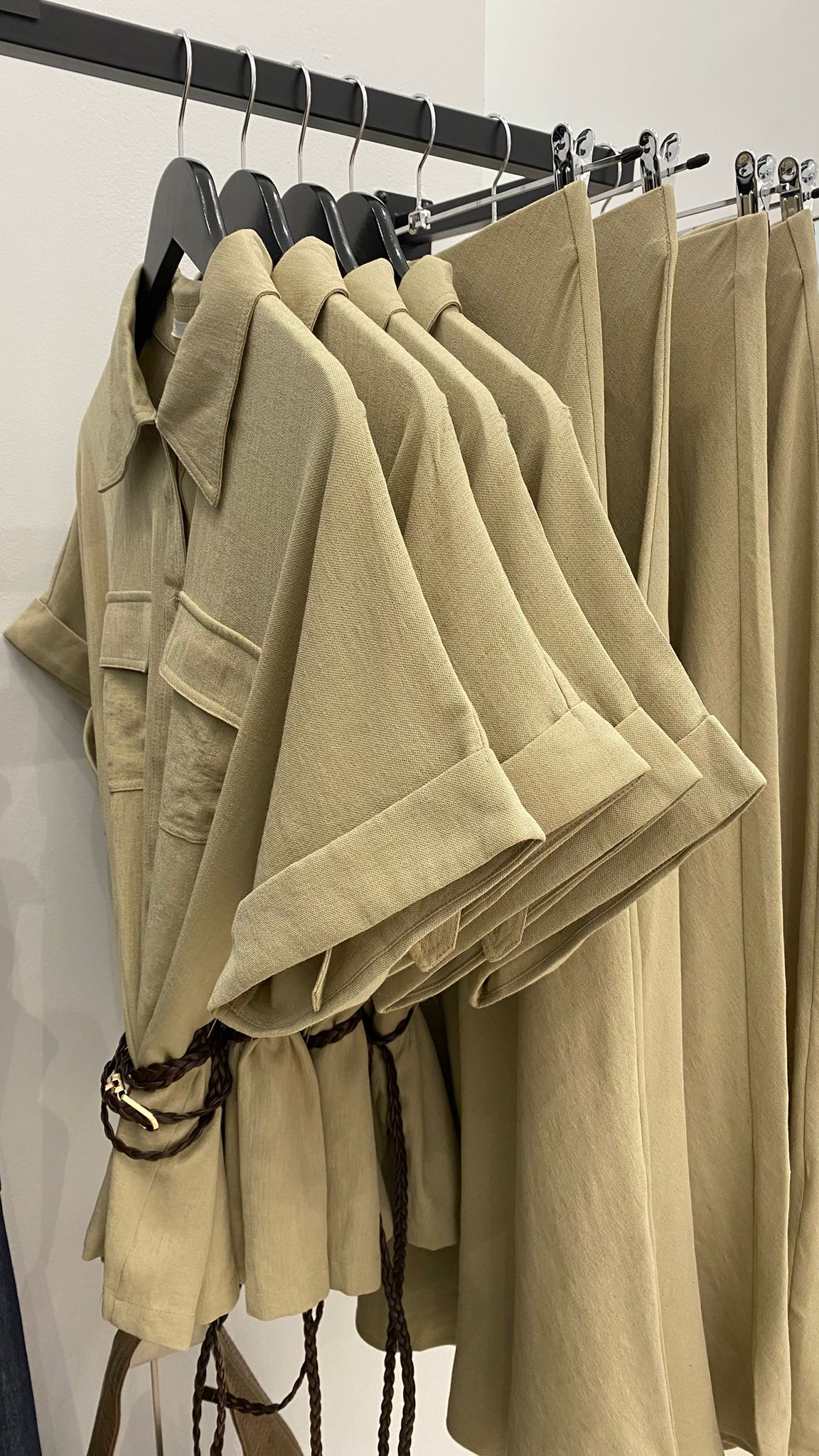 Camisa con cinturón