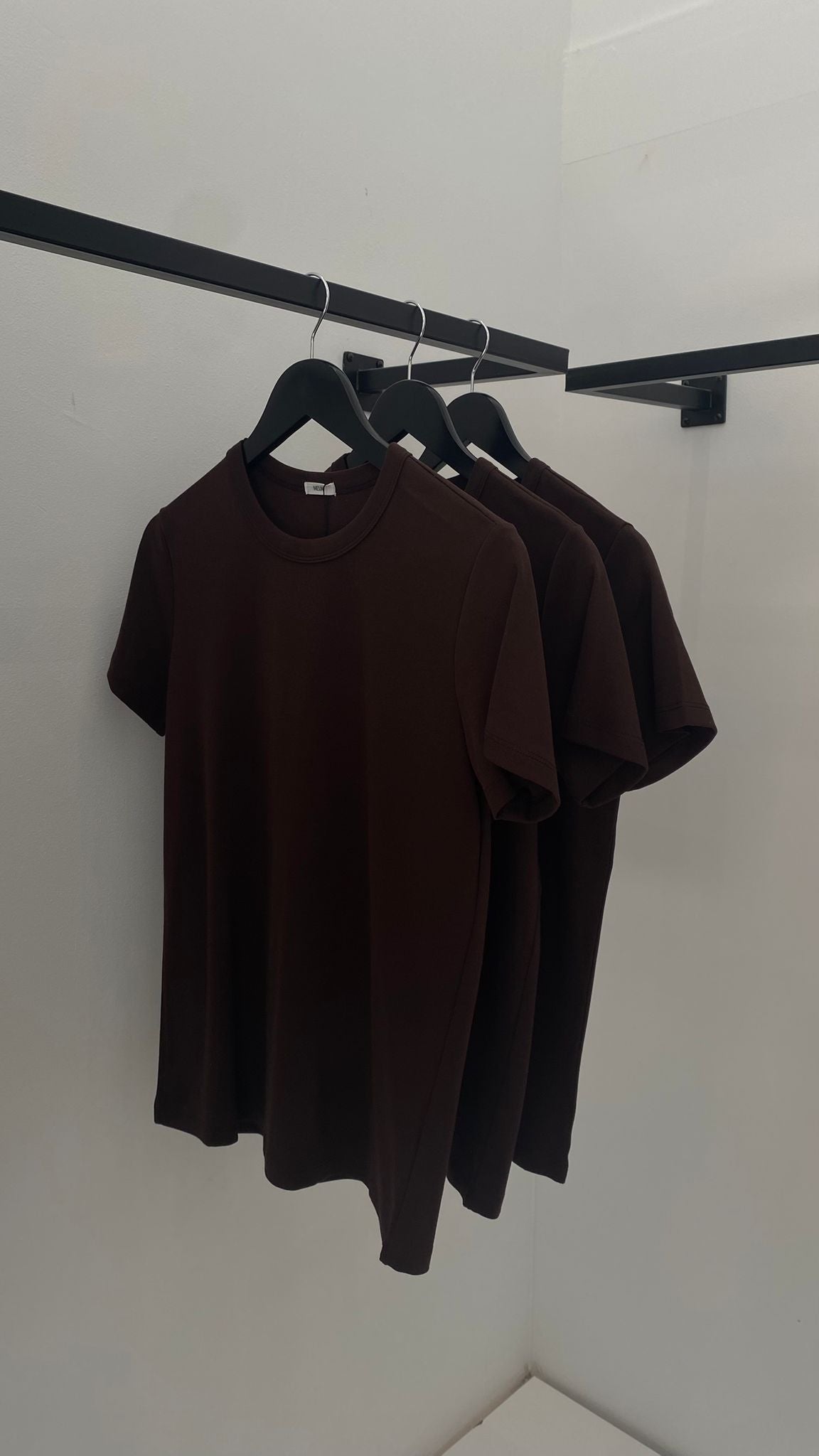 Camiseta básica chocolate