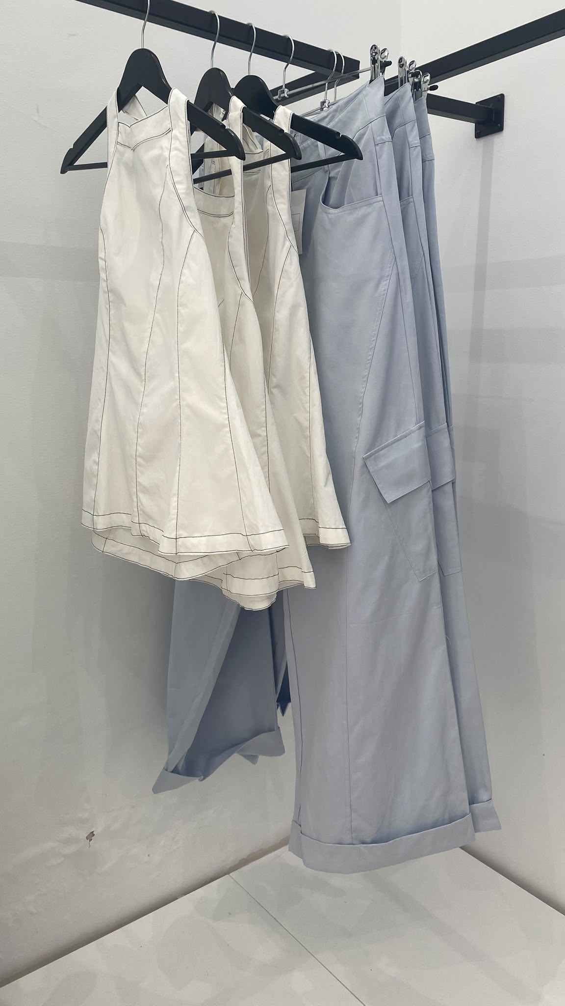 Pantalón cargo azul celeste