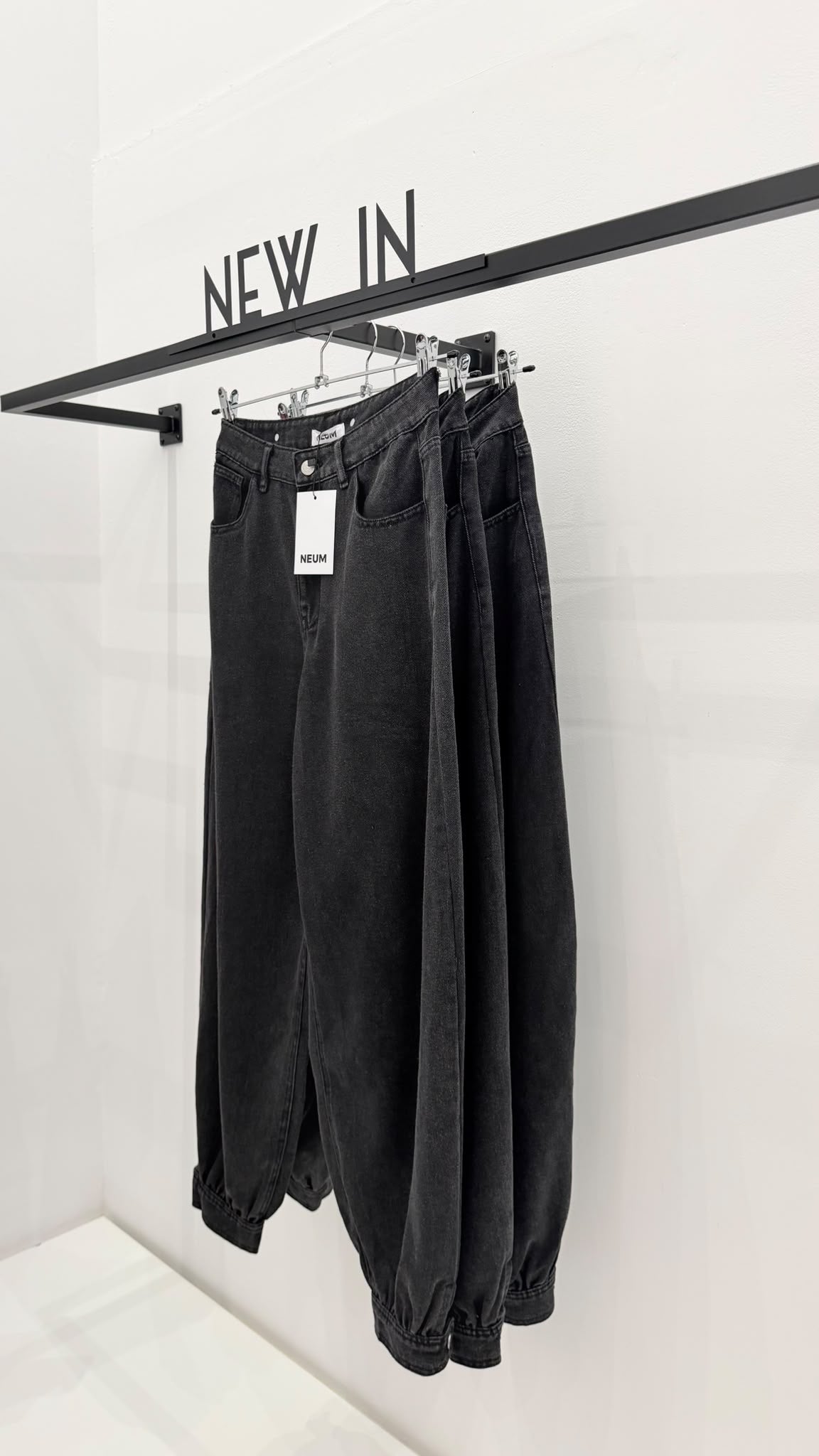Jeans bombacho negro lavado